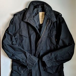 Alpha Industries Men's Black M-65 Field.